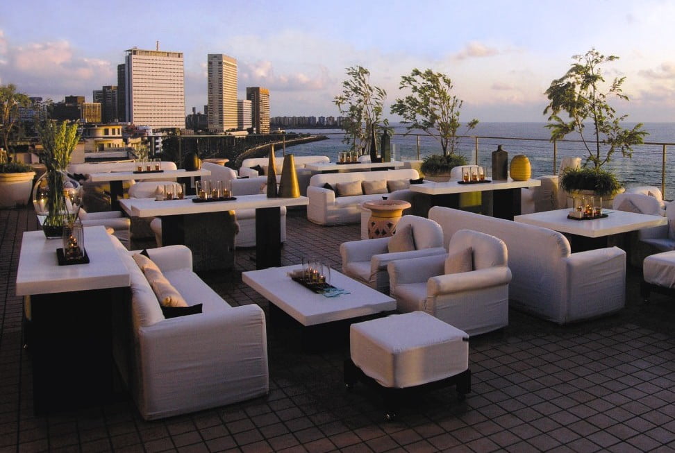 romantic places to visit in Mumbai, Cafe Mondegar, Colaba Causeway, things to do in Mumbai, quick city tour, Mumbai city guide